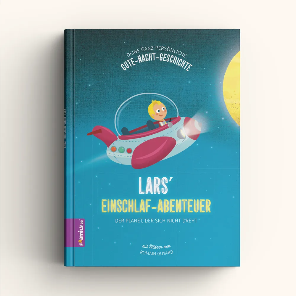 Das Cover des Weltraum-Einschlaf-Abenteuers von Framily zeigt ein Kind in einem roten Raumschiff in der Nähe eines gelben Planeten und vor einem blauen Sternenhimmel - perfekt für kleine Abenteurer zur Schlafenszeit.