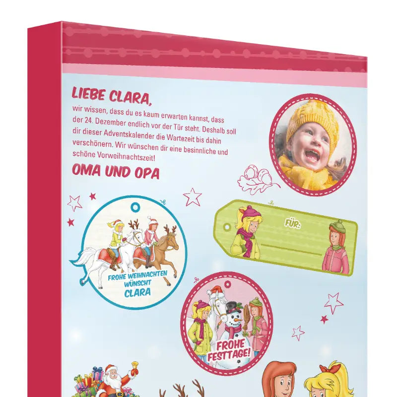 Persönlicher Widmungstext auf der Rückseite des Bibi und Tina Adventskalenders mit Foto des beschenkten Kindes. Zusätzlich sind ausschneidbare Geschenkanhänger abgebildet.