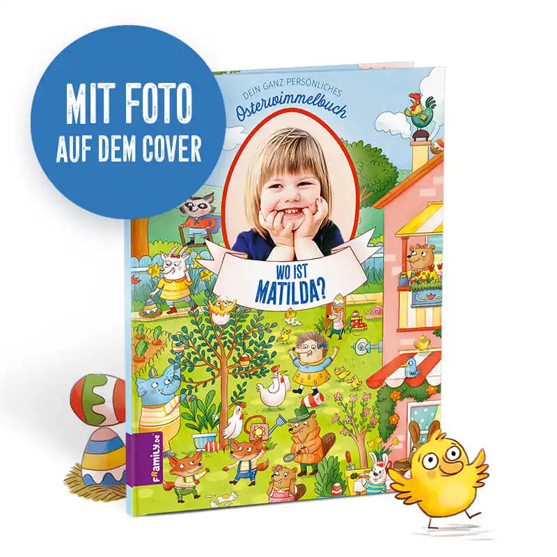 Das personalisierte Osterwimmelbuch zeigt das Foto deines Kindes in einem ovalen Rahmen und einem blauen Kreis auf dem Cover neben der Darstellung der bunten Wimmelstadt.